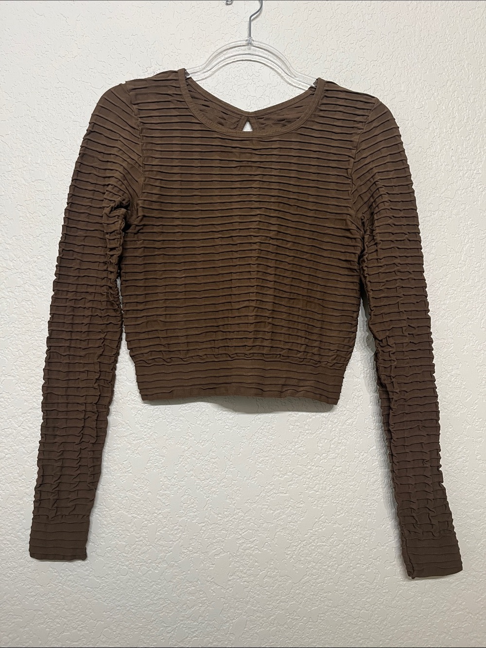 NUX Women’s Medium Brown Textured Long-Sleeve Crop Top